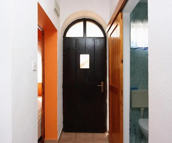 Apartman By The Sea - 5078 Murter